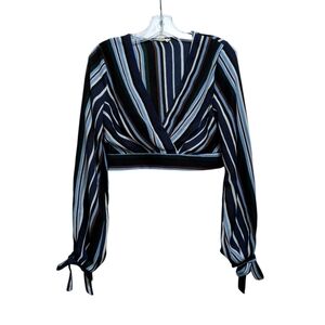 NWOT Chic Striped V-Neck Cropped Blouse Medium